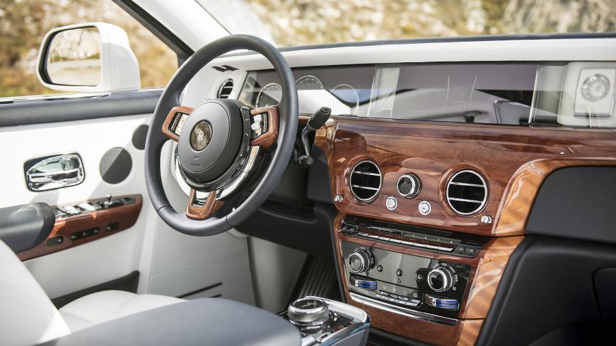 Панель приборов Rolls-Royce Phantom 2017 года  (WW) (фото 29 из 75)